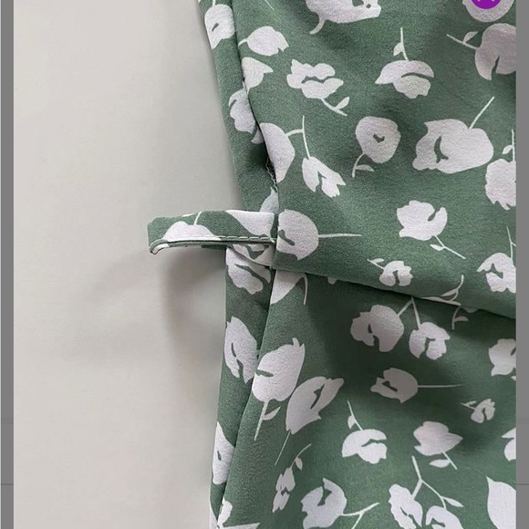 Swintager Green Floral Ruffle-Sleeve Wrap Midi Dress - Medium - Picture 10 of 15